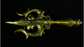 Vue opposée du trishula sacré en laiton
