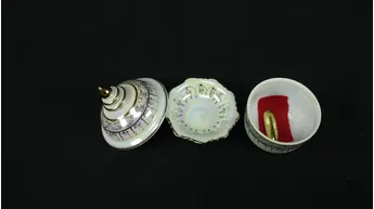 Détail de la pierre Lek Laï n°2 dans son écrin