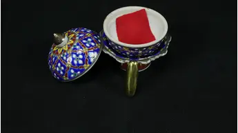 Détail de la pierre Lek Laï n°7 dans son écrin