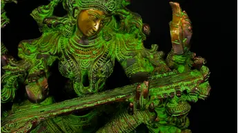Statue sacrée bénie – Saraswati à la vînâ – 31 cm, vue complémentaire n°3