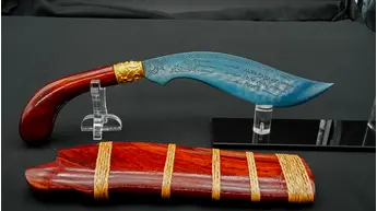Dague Meed Mor en Lek Nam Phee vue de profil