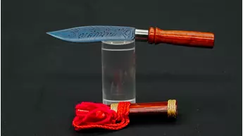 Mini dague Meed Mor avec son cordon et son étui
