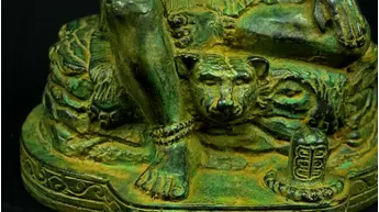 Détail du socle du petit Shiva