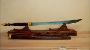 Vue opposée de la grande épée en Lek Nam Phee