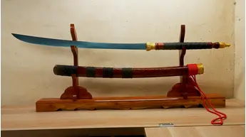 Détail de la poignée de la grande épée