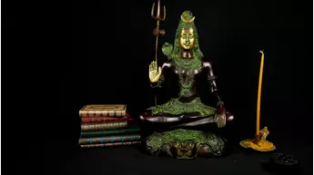 Grand Shiva béni assis avec son trident, en laiton