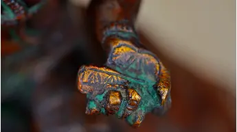 Statue sacrée bénie – Dhakshinamurti – Esprit du Sud, détail sculpté n°2