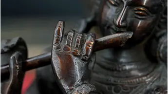 Statue sacrée bénie – Krishna à la flûte – 30 cm, vue complémentaire n°3
