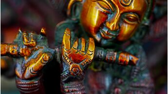 Détail du socle et des animaux autour de Krishna