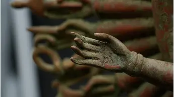 Statue bénie d’Avalokiteshvara aux 1 000 bras en laiton, détail complémentaire n°5