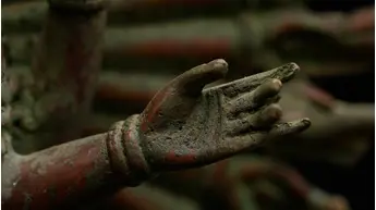 Statue bénie d’Avalokiteshvara aux 1 000 bras en laiton, détail complémentaire n°6
