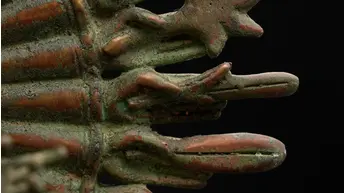 Statue bénie d’Avalokiteshvara aux 1 000 bras en laiton, détail complémentaire n°26