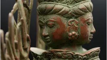 Statue bénie d’Avalokiteshvara aux 1 000 bras en laiton, détail complémentaire n°32
