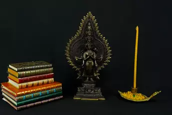 Petite statue bénie d’Avalokiteshvara aux mille bras en laiton