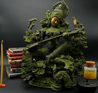 Statue sacrée bénie – Saraswati à la vînâ – 41 cm, vue complémentaire n°2