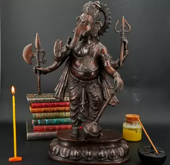Statue bénie de Ganesh Guerrier en laiton