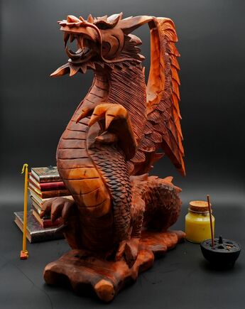 Dragon béni sculpté en bois de teck