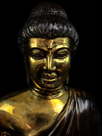 Détail du visage du Bouddha béni de la Conception
