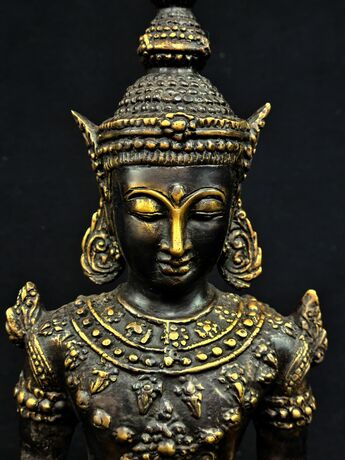 Détail du visage du Bouddha Gardien de l’Harmonie cosmique