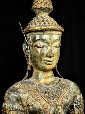 Détail du visage du Grand Bouddha Bénédiction Divine