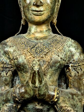 Détail du buste du Grand Bouddha Bénédiction Divine