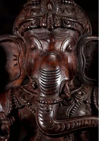 Détail du visage et de la trompe du grand Ganesh