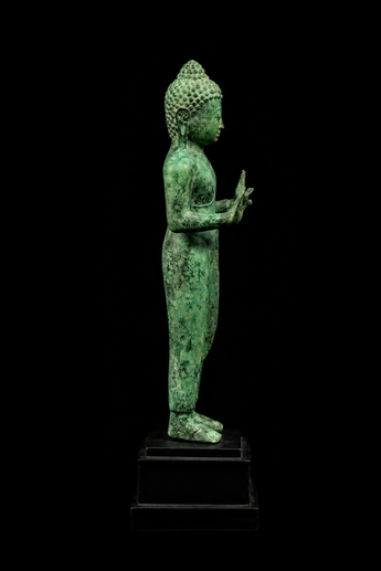 Bouddha béni de la Protection, profil gauche