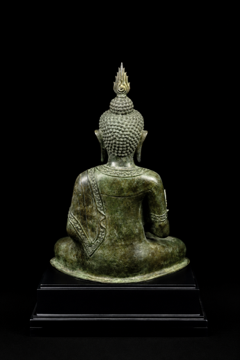 Bouddha béni de la Sagesse, vue arrière