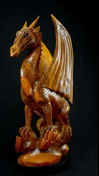 Dragon béni n°4 en bois de suar, profil gauche