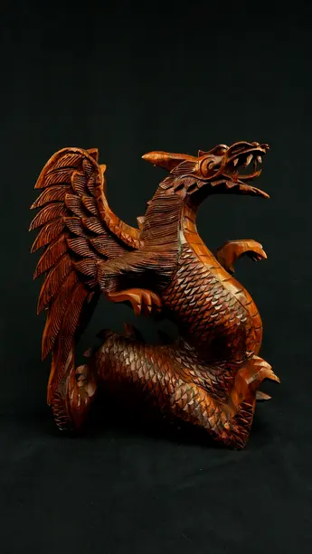 Dragon béni n°1 en bois de suar, profil droit