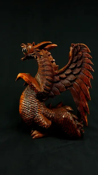 Dragon béni n°1 en bois de suar, profil gauche
