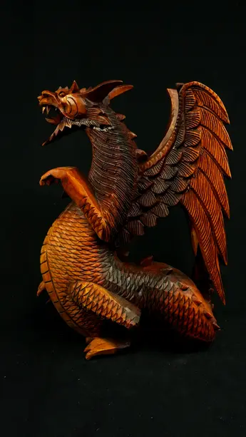 Dragon béni n°2 en bois de suar, profil droit