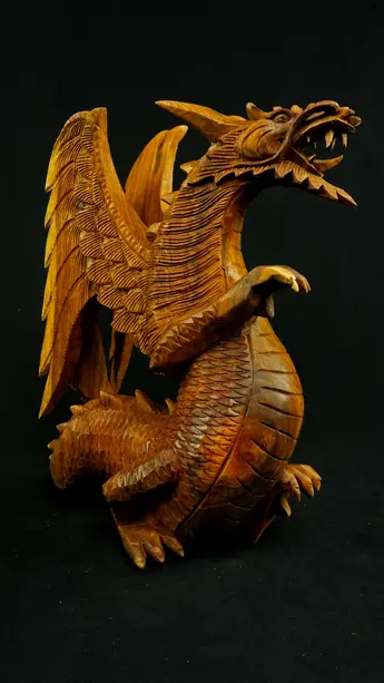 Dragon béni n°3 en bois de suar, profil droit
