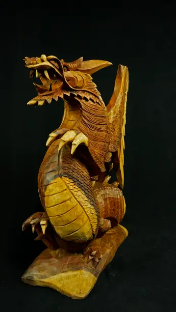 Dragon béni n°1 en bois de suar, vue de profil