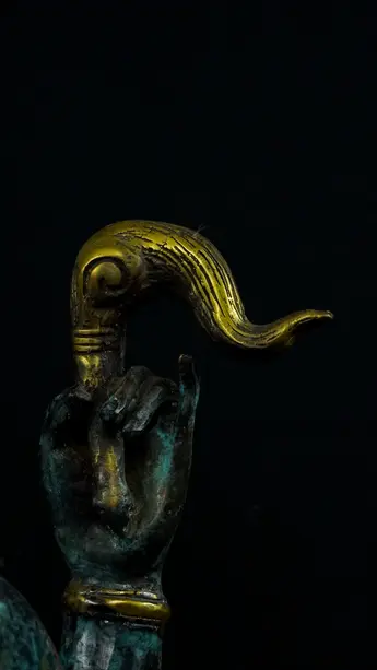 Statue bénie de Brahma en laiton réalisée à la cire perdue, détail complémentaire n°1