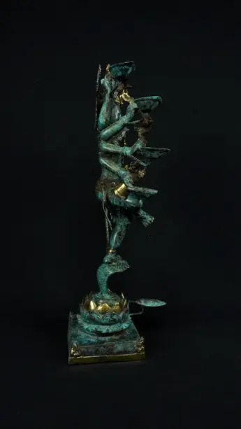 Lakshmi bénie n°1 en laiton, profil droit
