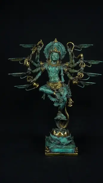 Lakshmi bénie n°2 en laiton, vue de face