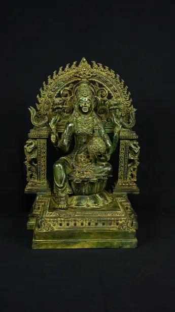 Statue bénie de Guanyin n°1 en laiton, vue de face
