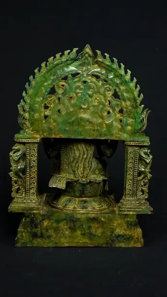 Statue bénie de Guanyin n°1 en laiton, vue arrière