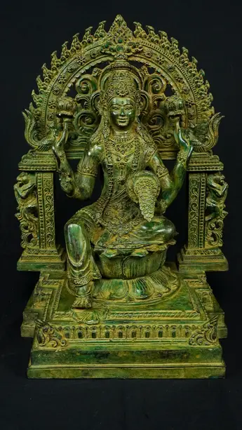 Statue bénie de Guanyin n°4 en laiton, vue de face
