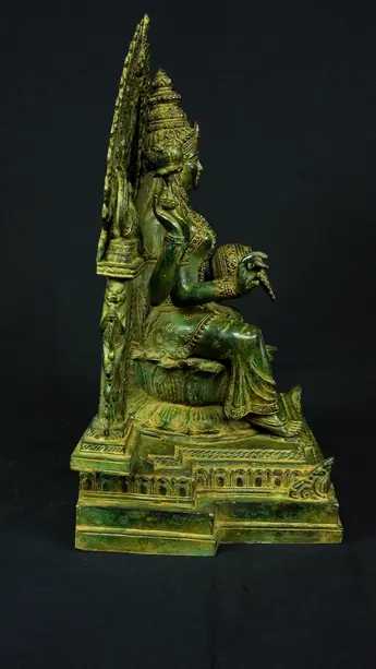 Statue bénie de Guanyin n°4 en laiton, profil droit