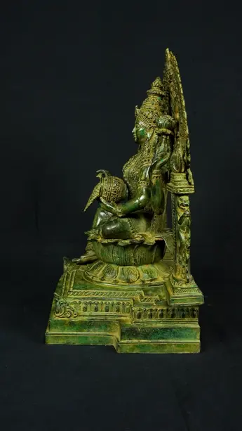 Statue bénie de Guanyin n°4 en laiton, profil gauche
