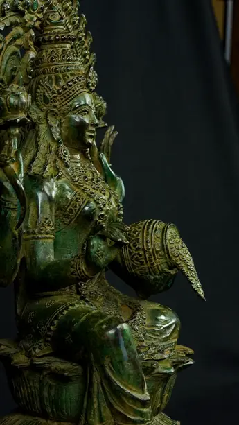 Statue bénie de Guanyin n°4 en laiton, vue complémentaire n°2