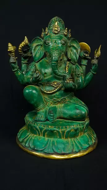 Statue bénie de Ganesh vert en laiton, vue de face