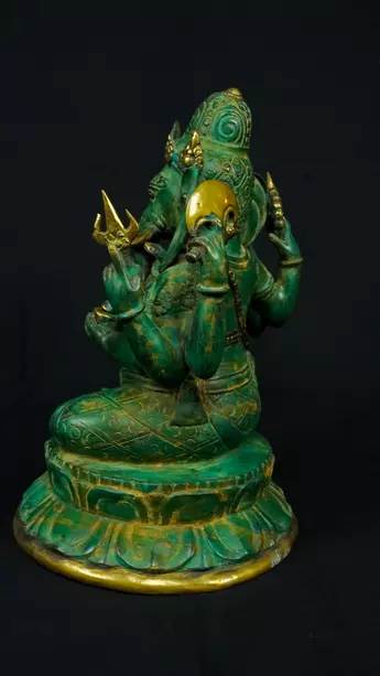 Statue bénie de Ganesh vert en laiton, profil droit