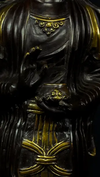 Statue bénie de prêtre sacré en laiton, détail complémentaire n°5