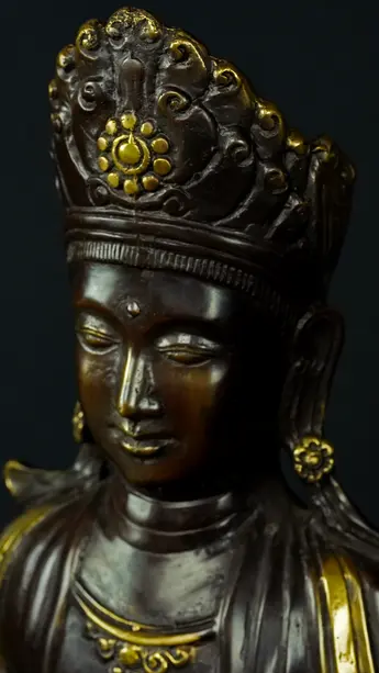 Détail du visage du prêtre sacré