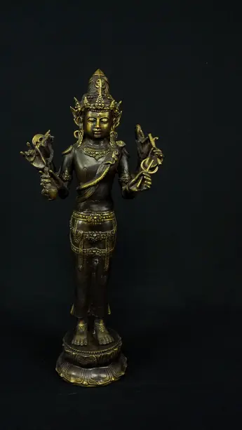 Shiva indonésien à six bras, vue entière