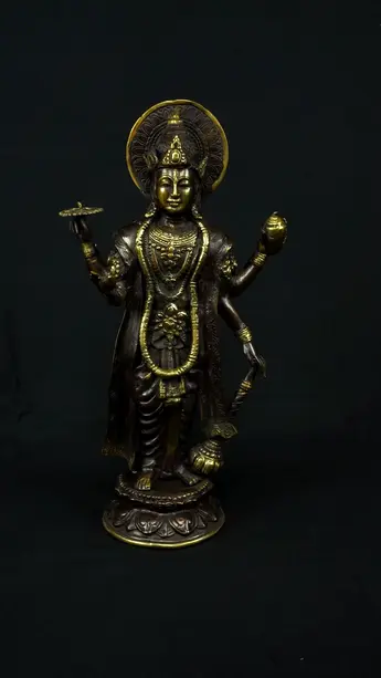 Statue sacrée bénie – Prêtre ou saint sacré – 40 cm, détail sculpté n°1