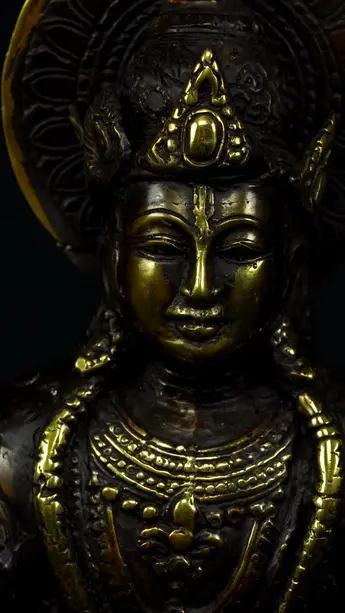 Détail du visage du prêtre ou saint béni